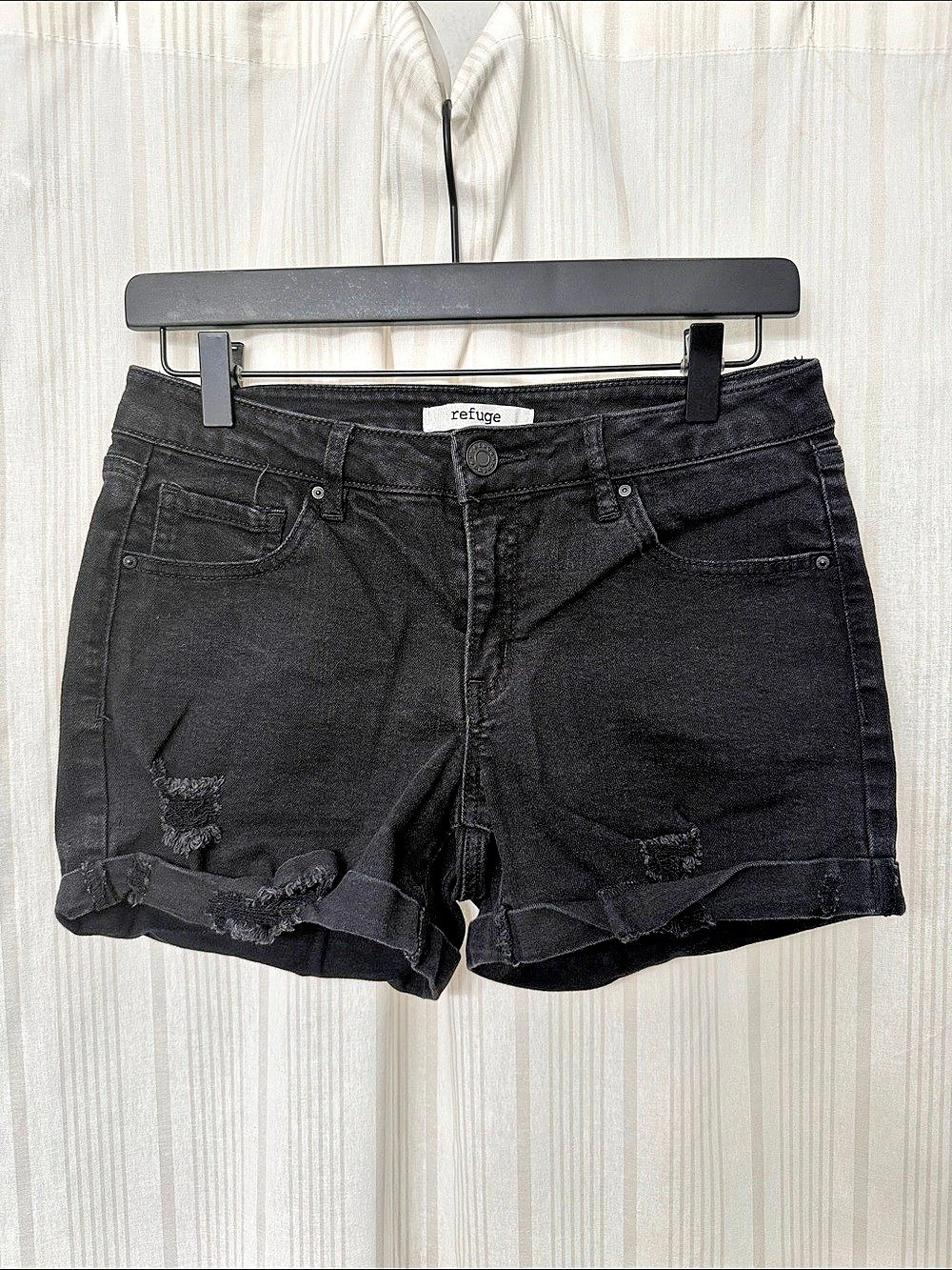 Refuge Distressed Cuffed Jean Shorts size 4